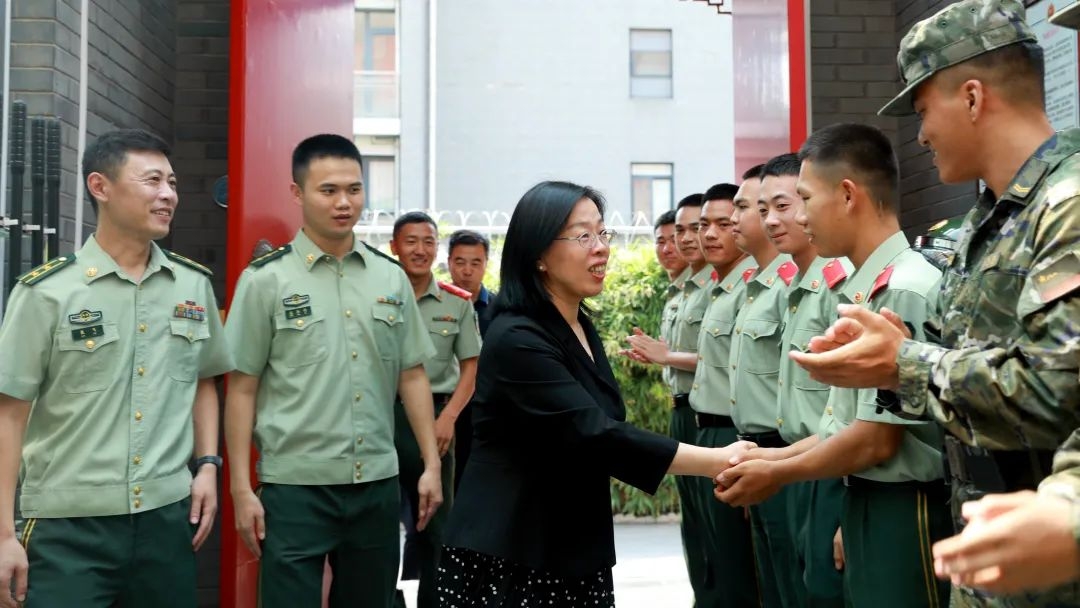 中国航发开展八一建军节走访慰问