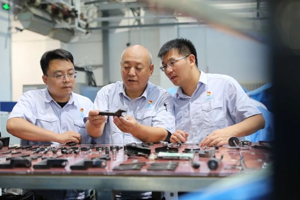 新华社丨李志强:以匠心铸重器,以传承育新人